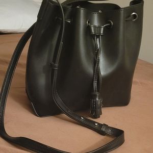 Bucket crossbody bag